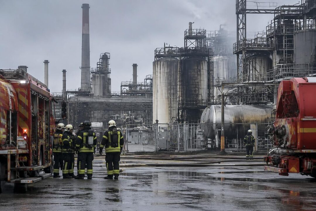 en moselle, l’incendie sur le site seveso est désormais sous contrôle. le point sur la situation et les mesures prises.