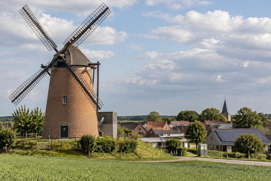 dans le nord, un vieux moulin permet à une commune de réduire fortement sa consommation d’électricité et de réaliser d’importantes économies.